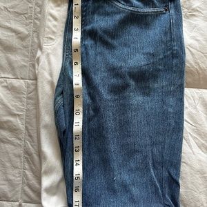 Hue Denim Bermuda Shorts in Blue, Size L